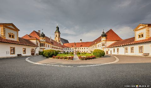 Gemeinde Reichersberg Bezirk Ried Augustiner-Chorherrenstift Reichersberg (Dirschl Johann) Österreich RI